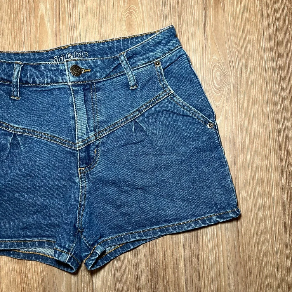 Short Blue Denim Shorts Size 4 - Picture 5 of 6